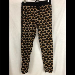 Maison and scotch joggers
Size: 2 Scotch & Soda. Black and tan